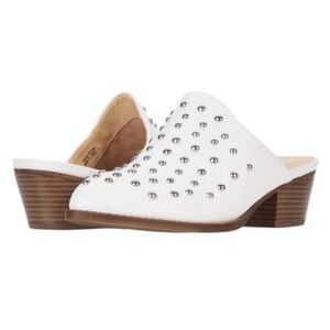CL By Laundry Cooper
Studded White Mules Sizes 8, 8.5, 9.5 🌸